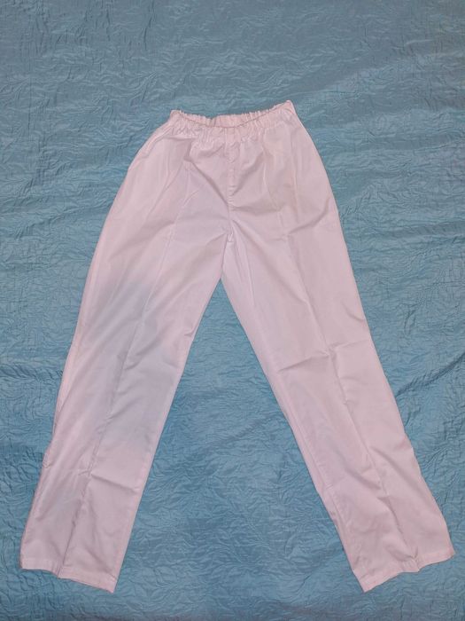 Медицинска престилка и медицински панталон