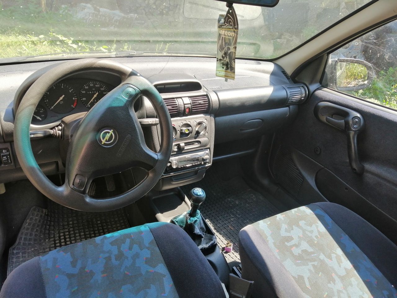 Opel corsa b 1.4 na chasti