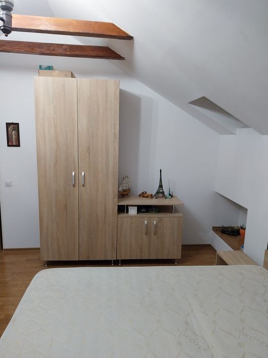 Dormitor .par 140/2m, două noptiere, șifonier cu două uși, comodă