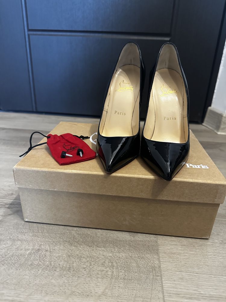 Stiletto Christian Louboutin în stare excelentă