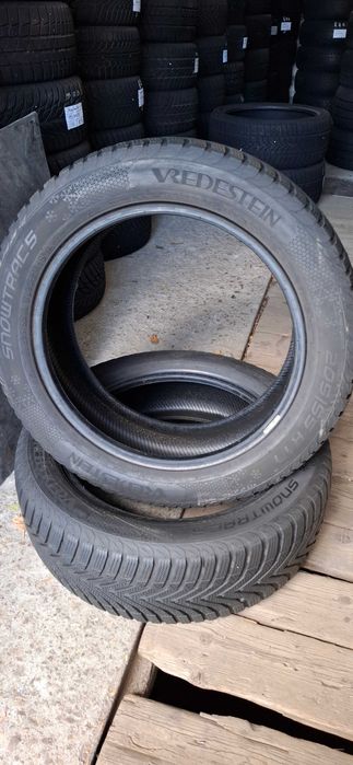 2бр. 205/55/17 Vredestein 6mm грайфер, дот 17г. Безплатен монтаж