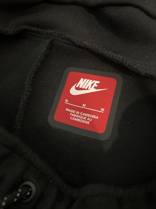 Pantaloni nike tech