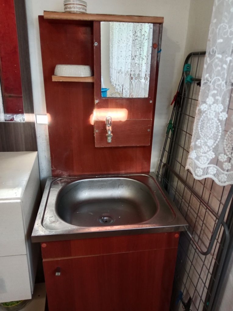 Продам прихожка и умывалник