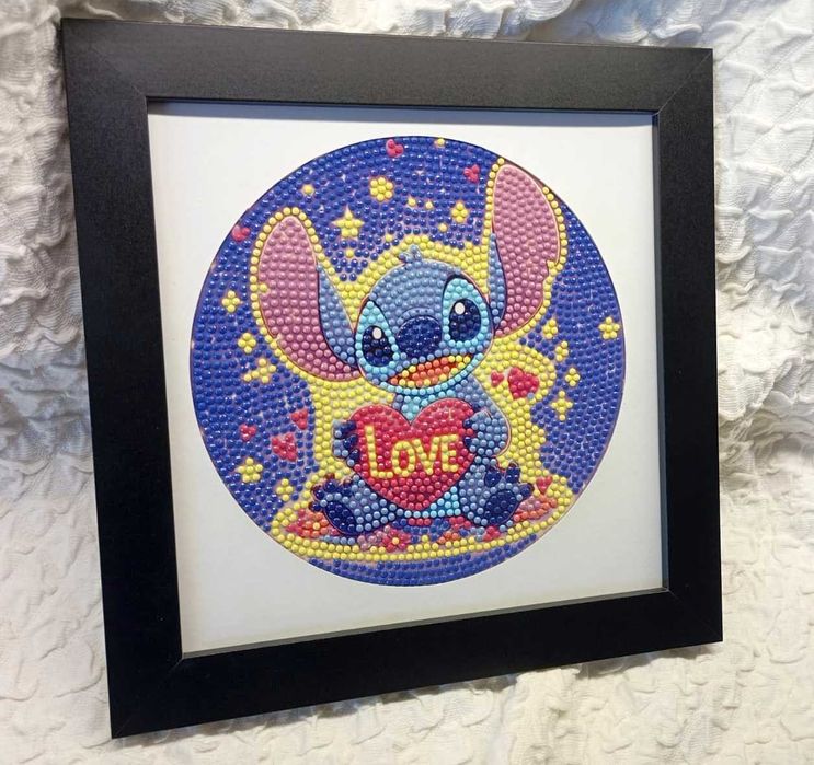 „Stitch ți-a găsit INIMA  Tablou cu diamante handmade”