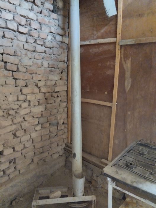 Darcha sotiladi razmir 2.10ga 1metr narxi  turba sotiladi razmir 155mm