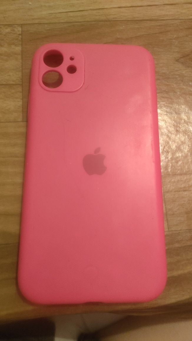 Продаю чехол на iPhone 13 розового цвета