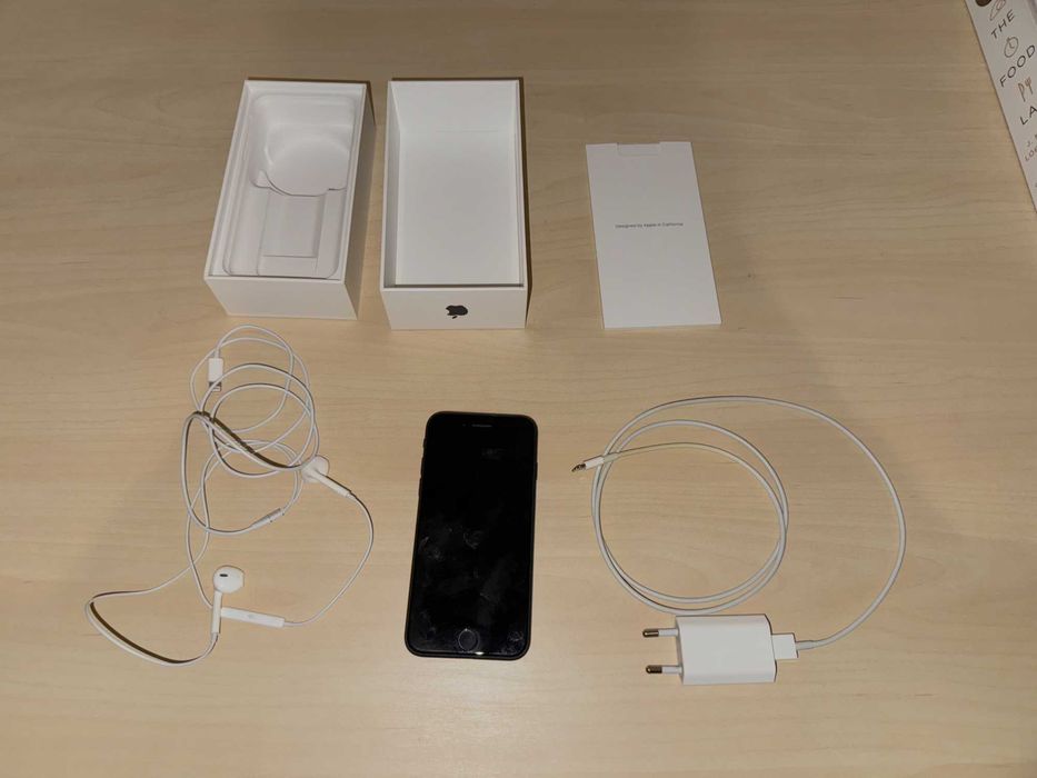 iPhone SE 2020 (второ поколение) 128GB