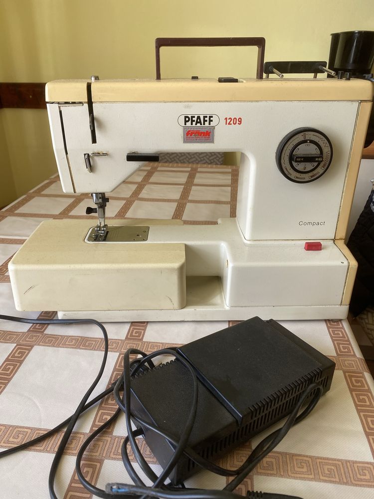 Masina de cusut PFAFF 1209