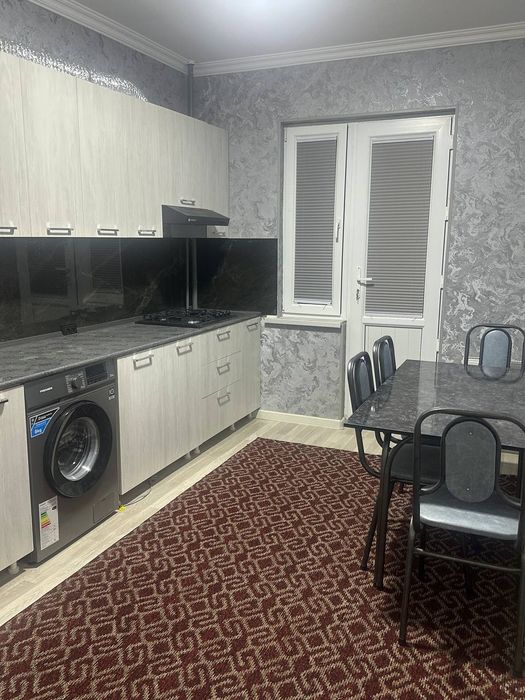 Водник массивда 3хонали хонадон ижарага берилади.