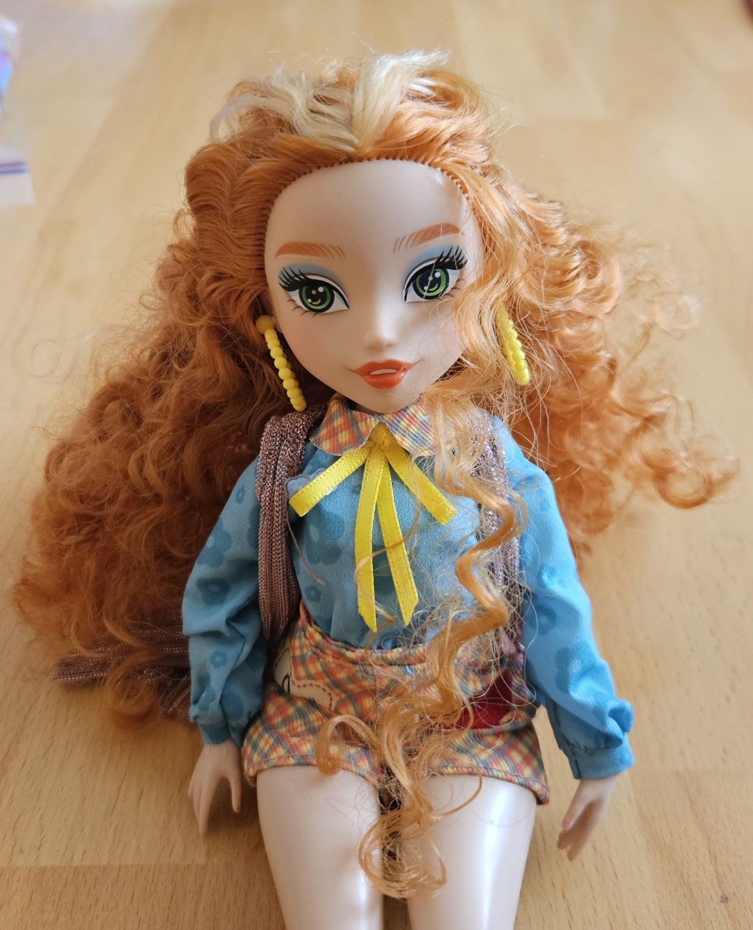 Papusa Glo-Up Girls, Rose