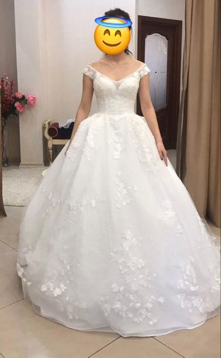 Продам роскошное свадебное платье. Корсет расшит бисером, юбка усыпана