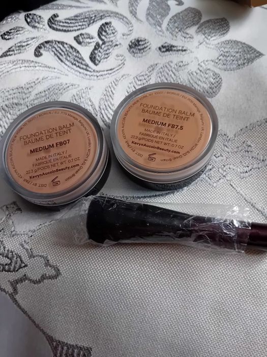 Fond de ten si concealer Kevin Aucoin  si c