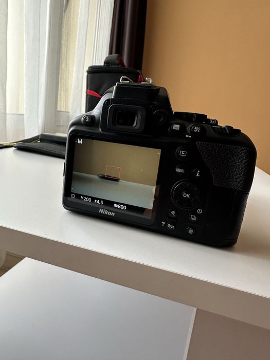 Продавам Nikon D3500
