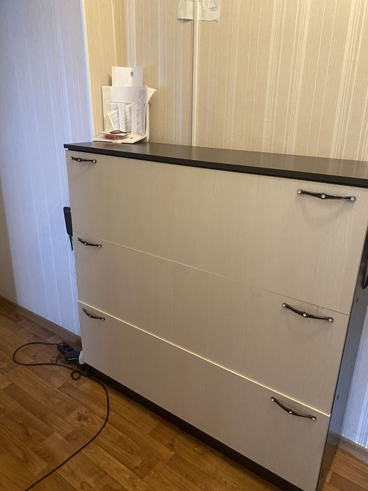 Продам Обувницу