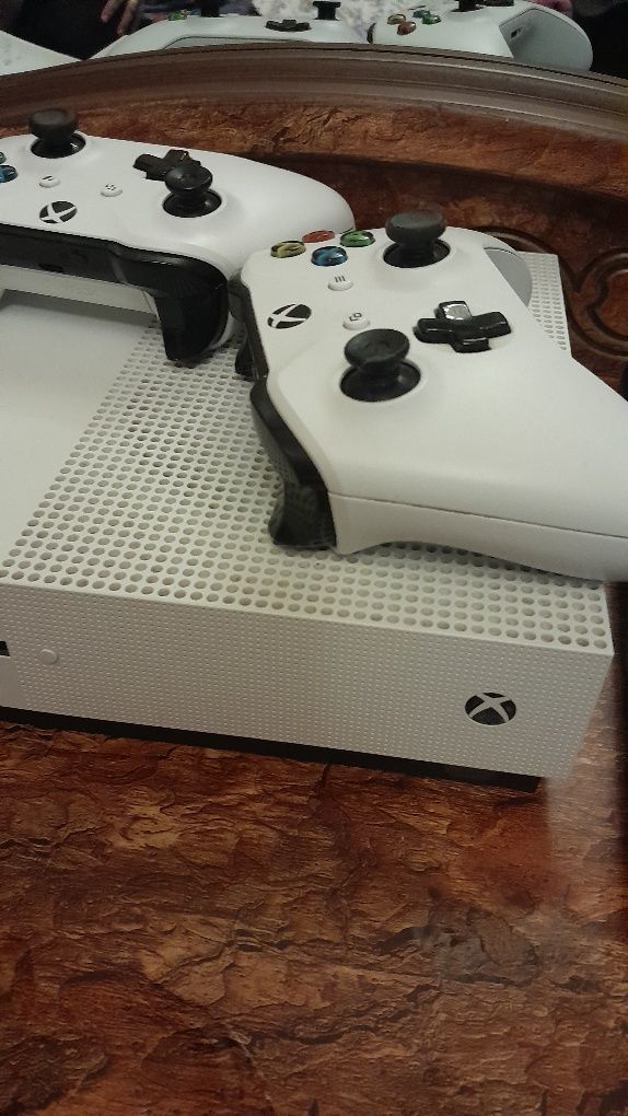 Xbox one s белого цвета