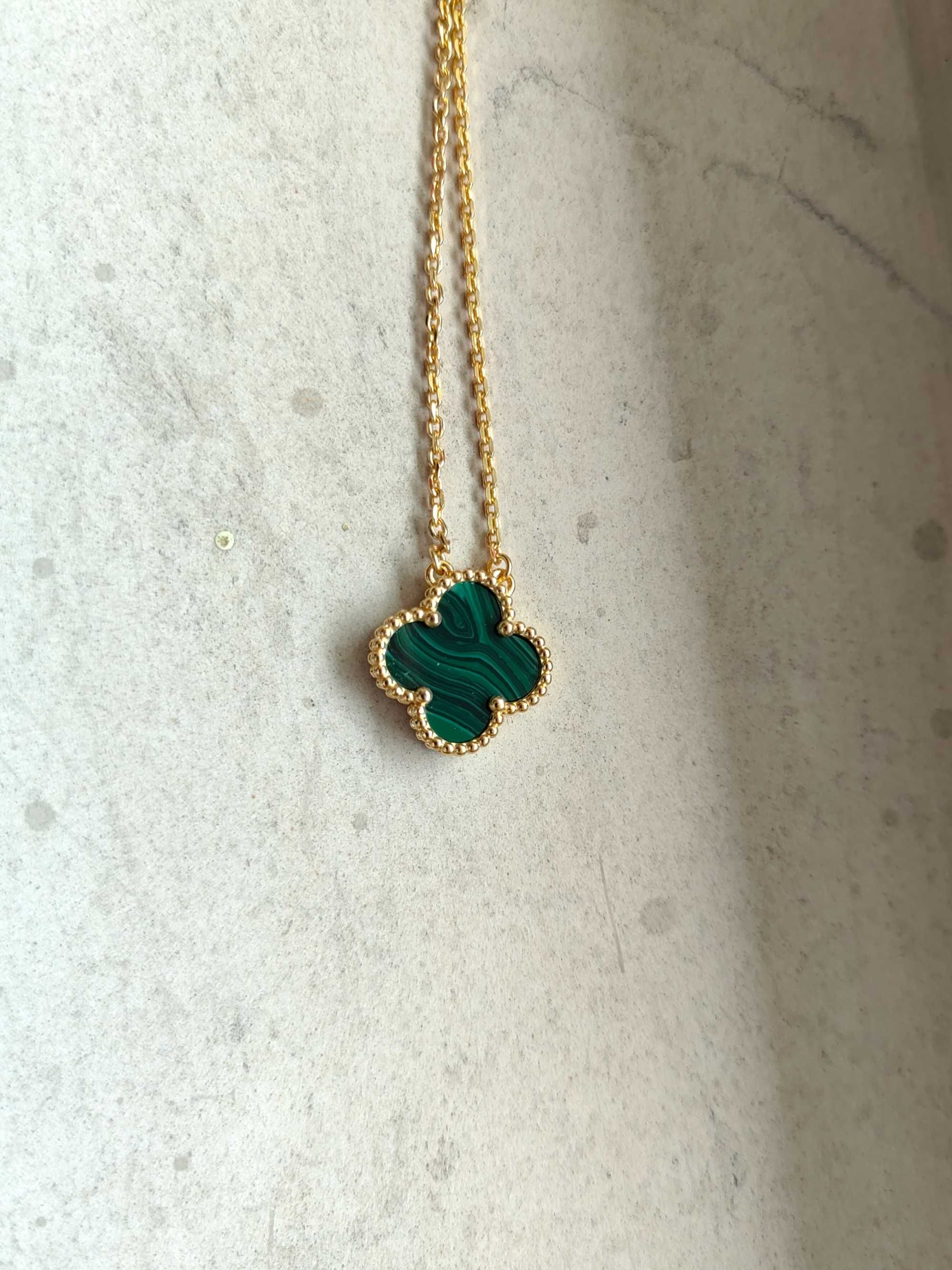 Дамско колие в розово злато с детелина от зелен малахит Van Cleef VCA