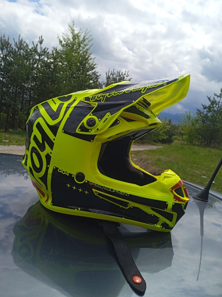 Каска Troy lee design se4