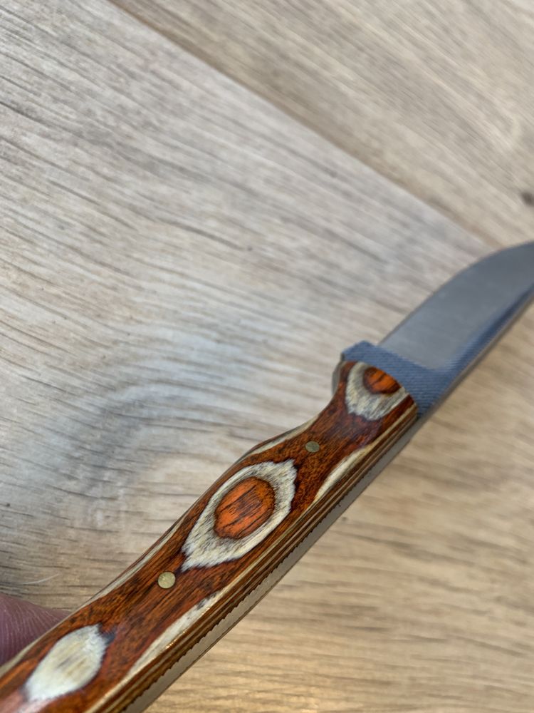 Нож ръчно изтаботен от пила за метал