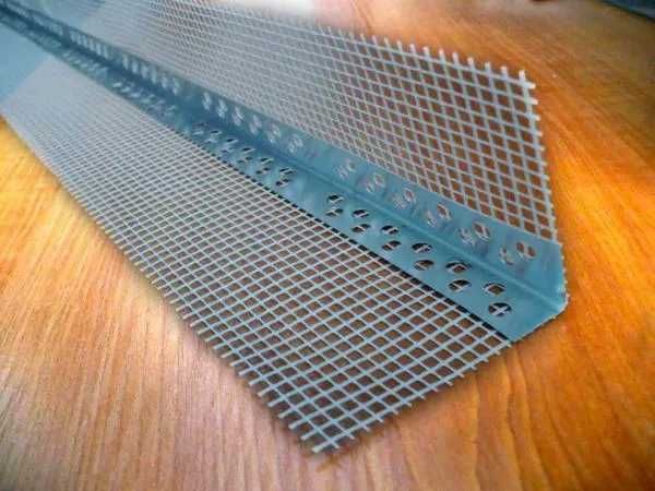 Уголок для фасада стекло сетка