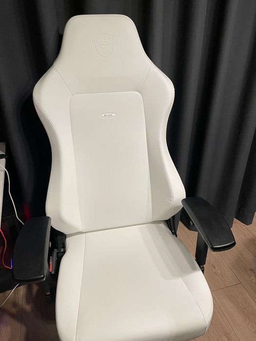 Noblechairs Hero White edition