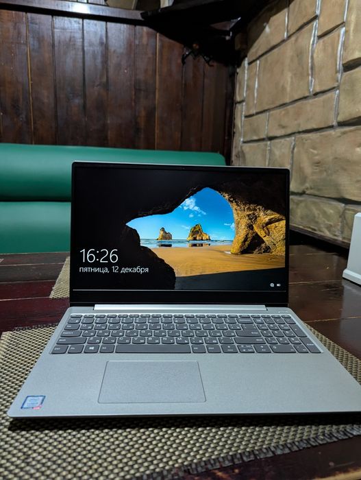 Ультрабук Леново Core i3-8130