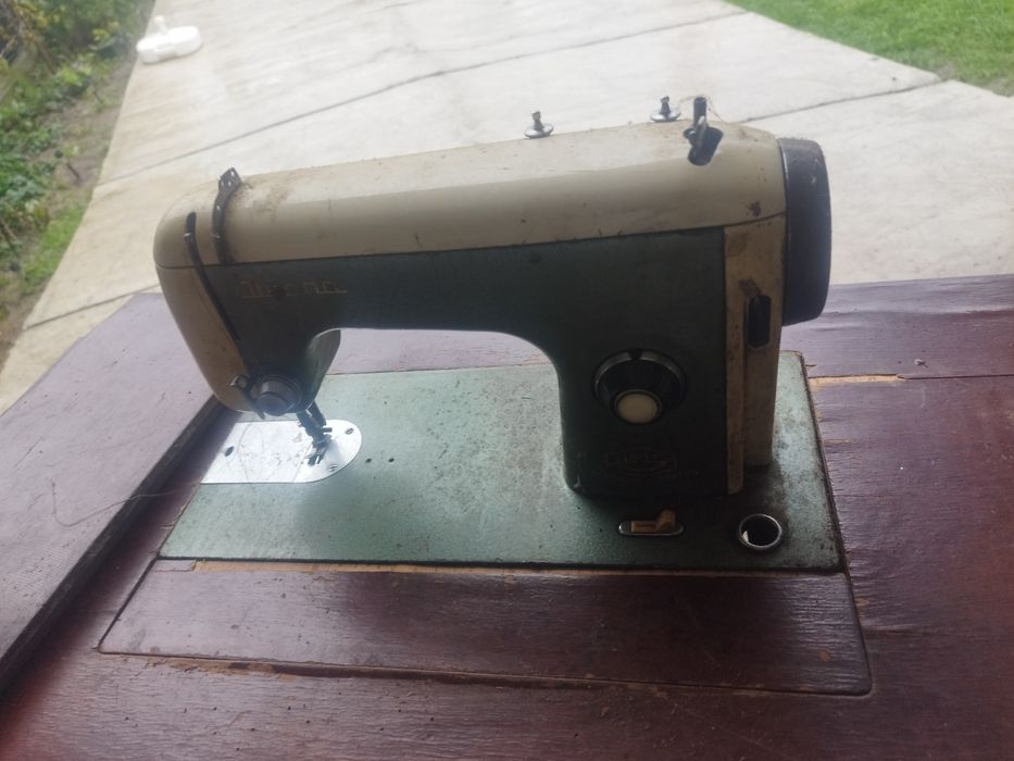 Mașina de cusut Ileana