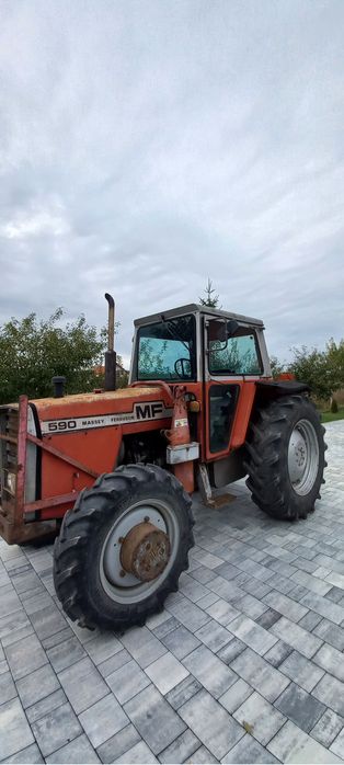 Massey Ferguson 590 cu încărcător