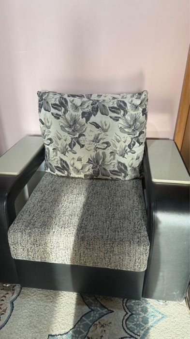 Продается комплект диванов