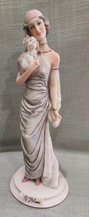 Елегантна дама със своя домашен  любимец, Capodimonte