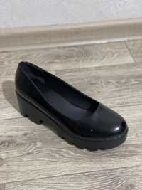 Туфли женские  черные