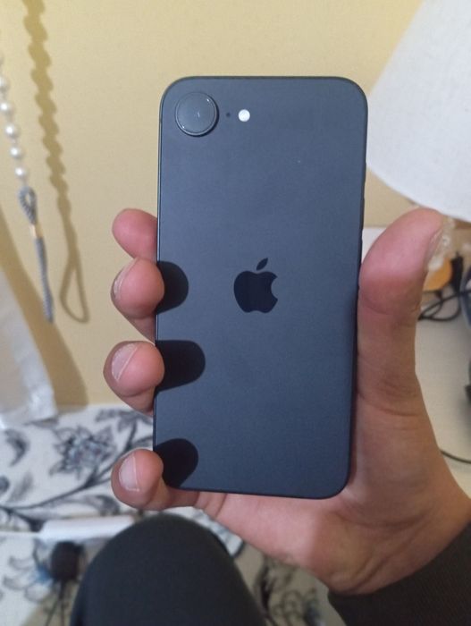 iPhone 16e 128 gb aybi yo tinniq telefon obmen bor