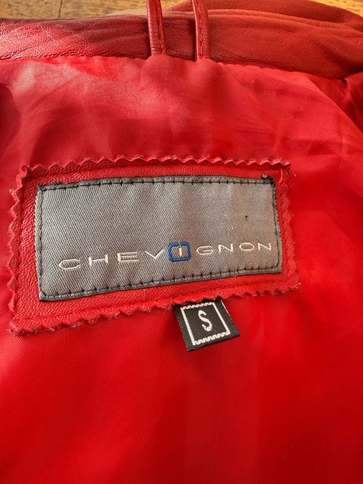 Червено кожено яке