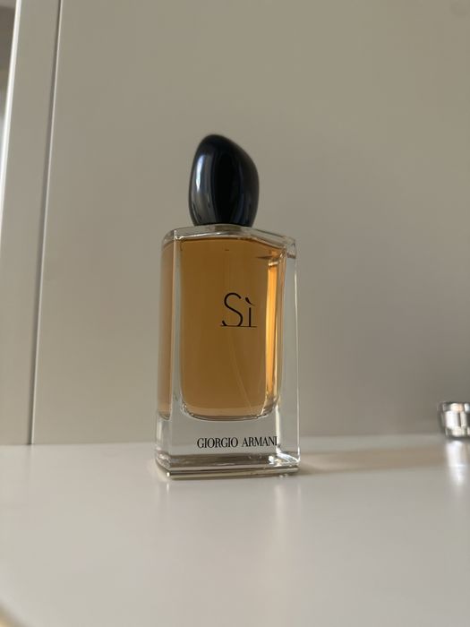 Продам духи новые Armani