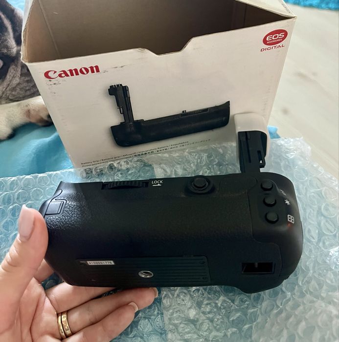 Grip Canon BG-E11 nou