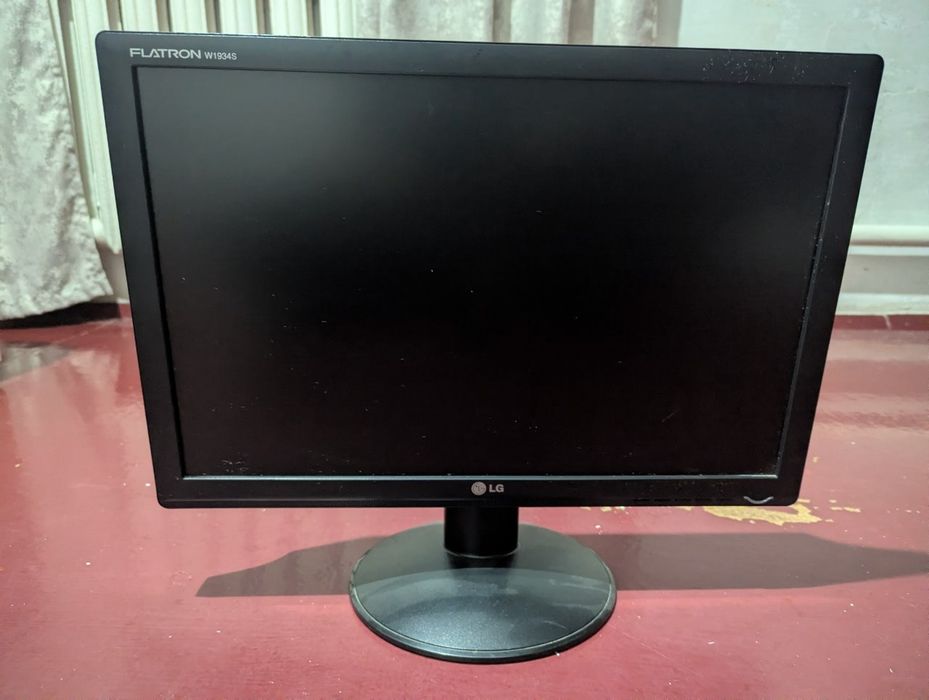 Монитор LG в отличном состоянии