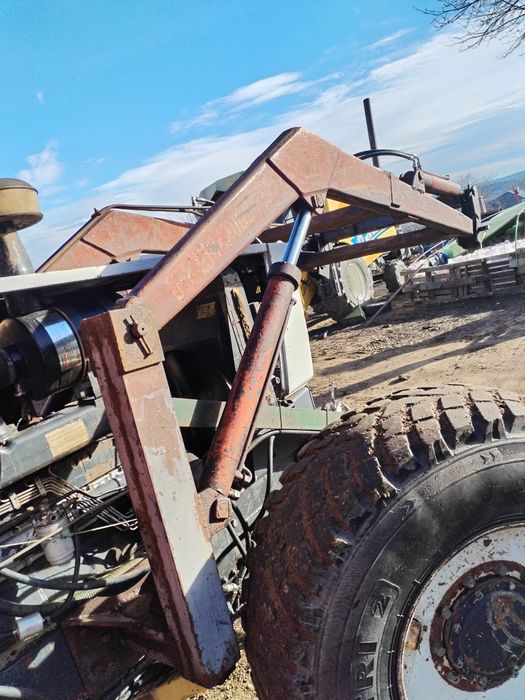 Încărcător frontal vând - schimb