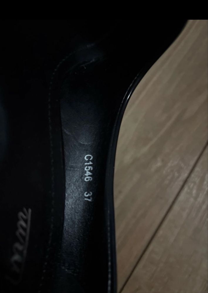 Pantofi stiletto negre lac 37
