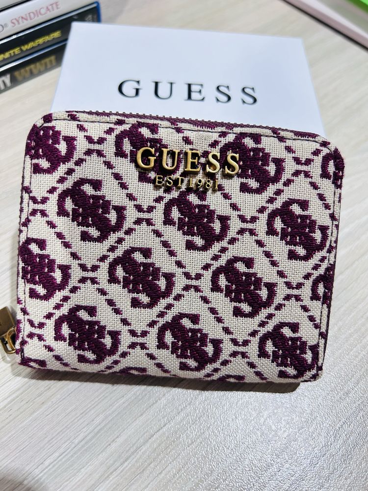 Дамско портмоне Guess