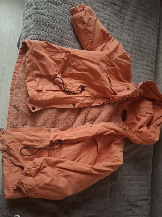 Продаи зиминю куртку детский