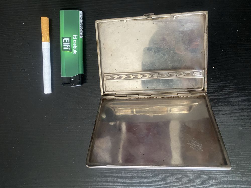 Vând Tabacheră din argint vintage, gravată manual