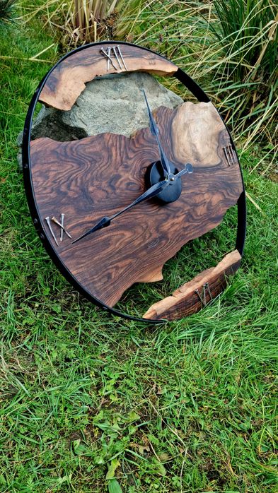 Ceasuri rustice din lemn de nuc si plop bubos