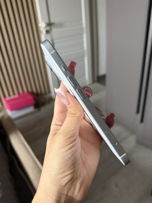 Продам Iphone 15 128 Gb