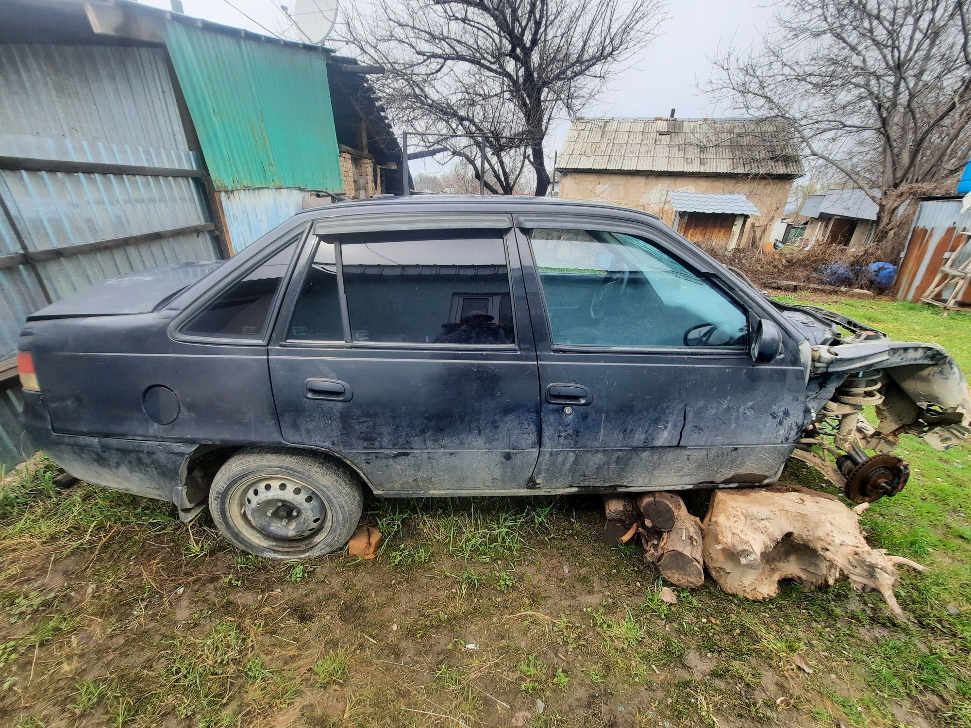 Продам машину в аварийном состоянии на запчасти.