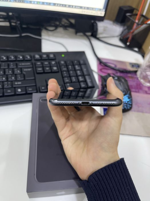 Iphone 8 plus в идеальном состаянии каробка документ