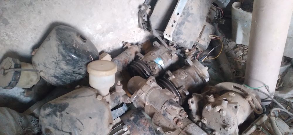 Погрусчик запчастлари сотилади