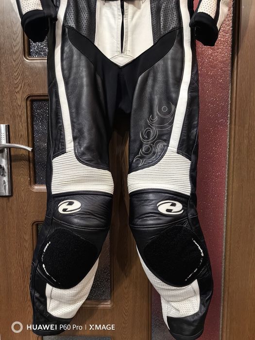 Дамски мото екип

Held

Размер 36