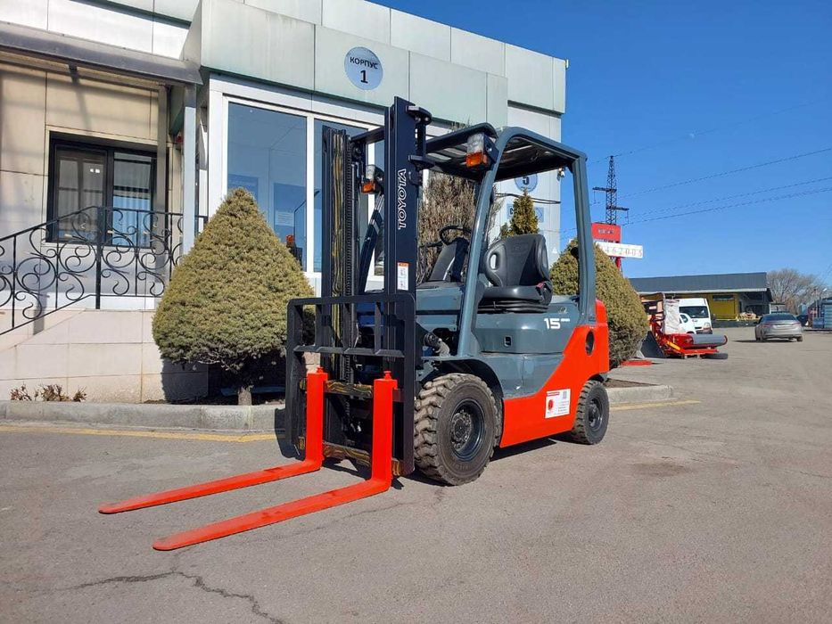 Японский вилочный погрузчик 8FG15