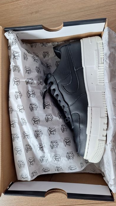 Nike Air Force 1 Pixel