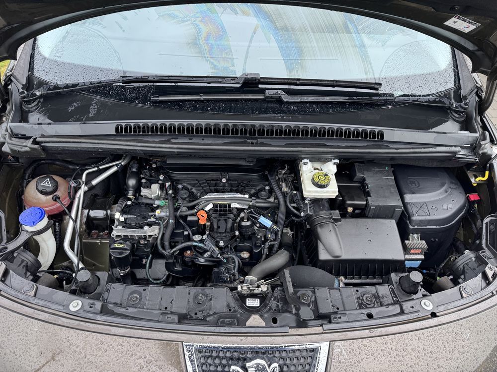 Dezmembrez Peugeot 3008