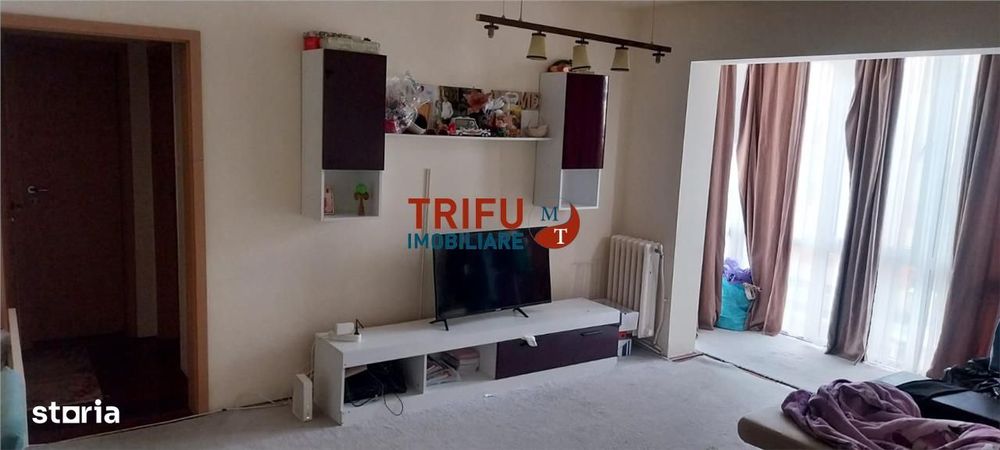 Apartament 3 camere de inchiriat zona Piata etaj.3